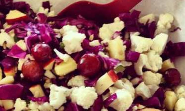 طريقة عمل "Confetti Apple slaw" في "يوم الملفوف العالمي"