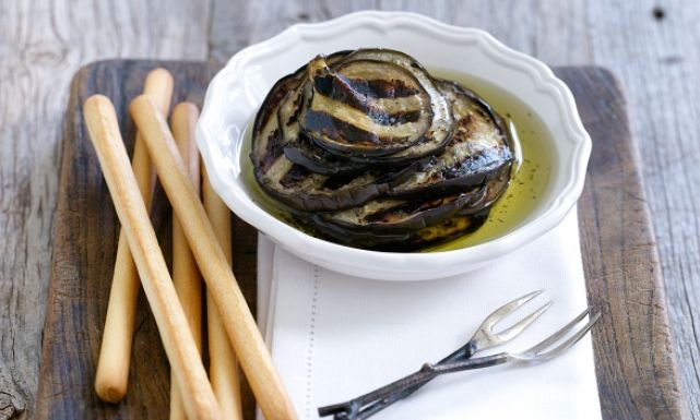 طريقة عمل الباذنجان المشوي المحفوظ في زيت الزيتون