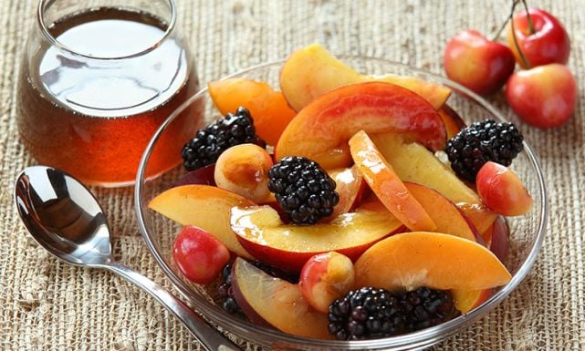 طريقة عمل سلطة الفواكه اللذيذة بالعسل