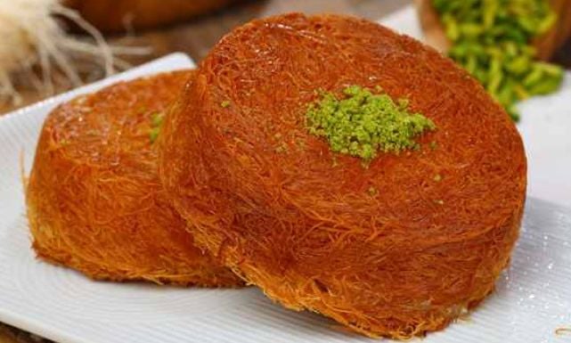 طريقة عمل الكنافة بالكيوي والكريمة:
