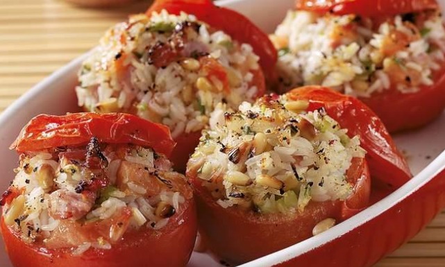طريقة عمل طماطم محشية بالأرز والخضروات :