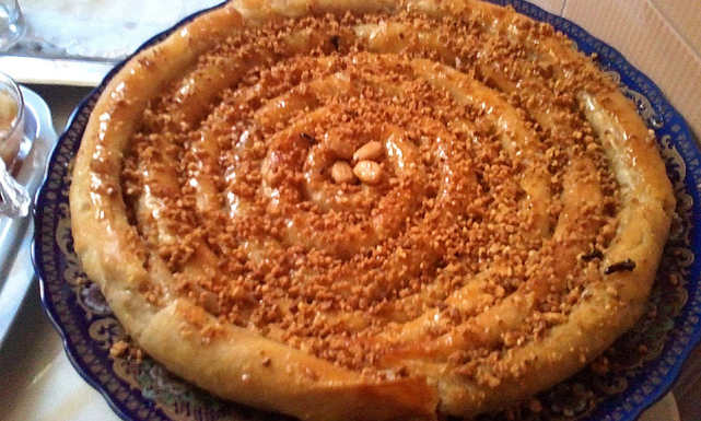 طريقة عمل حلويات مغربية المحنشة باللوز